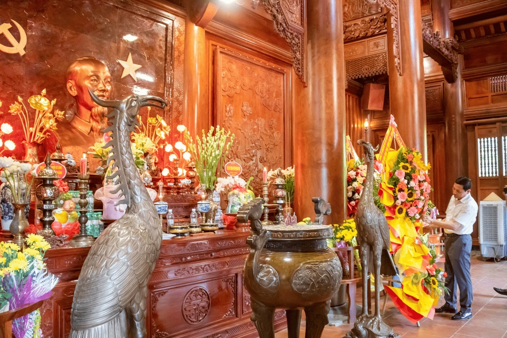 Chiêm bái các đền miếu là những hoạt động ý nghĩa tại Thung Nham (Nguồn: Fanpage Khu du lịch sinh thái Thung Nham - Ninh Bình)