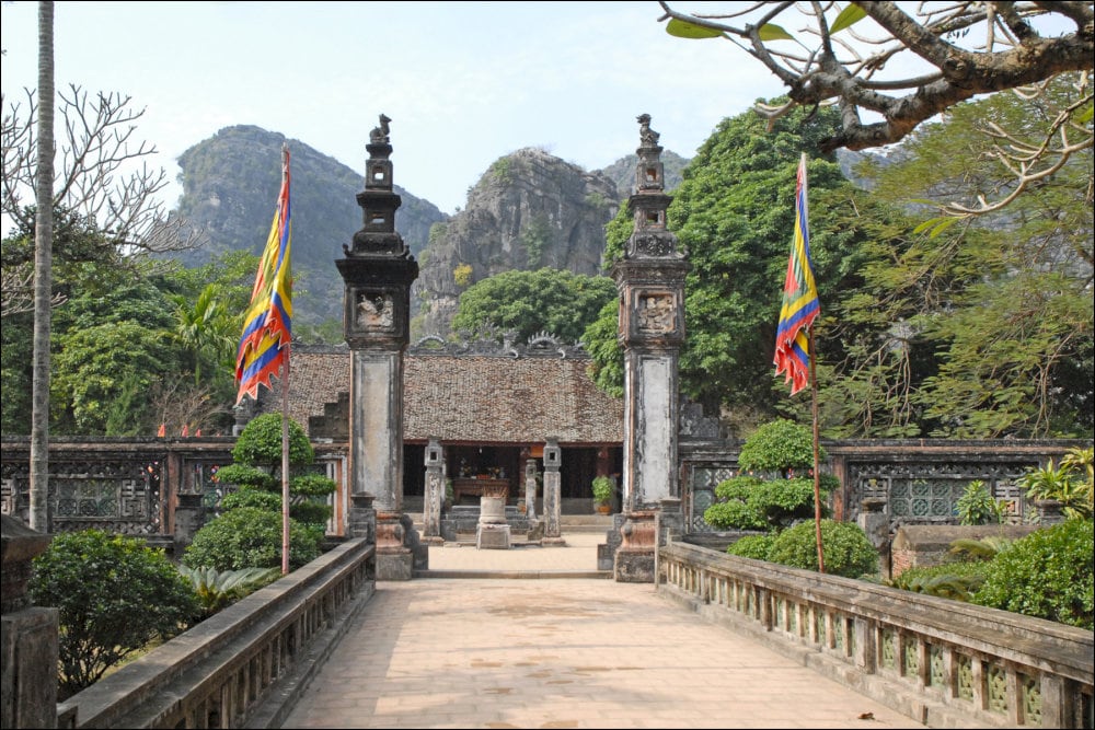 Both the Dinh and Le Temples are prime examples of ancient Vietnamese temple architecture
