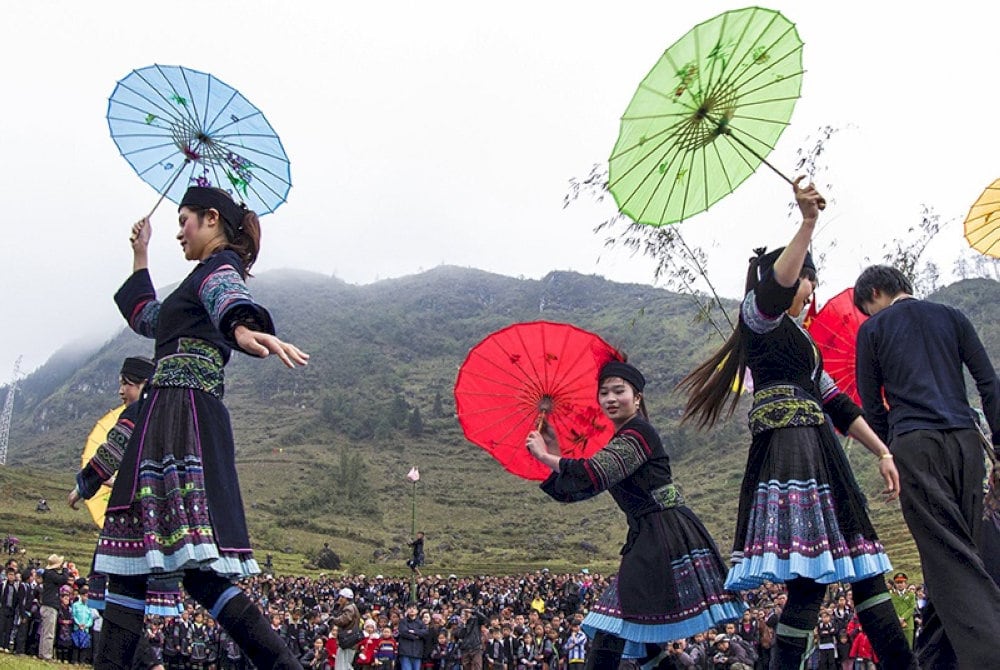 Highland markets are often full of panpipes and dances