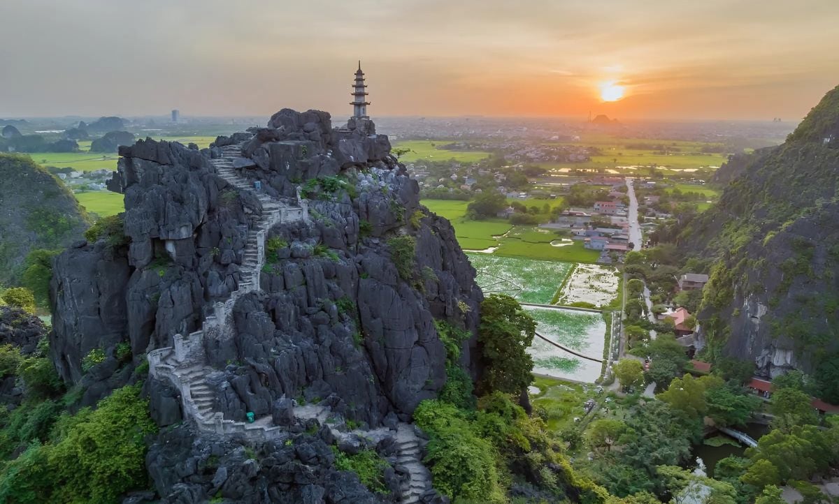 Vietnam Airlines | Hang Múa Ninh Bình: Hướng dẫn chi tiết về điểm ngắm cảnh tuyệt đẹp của Việt Nam