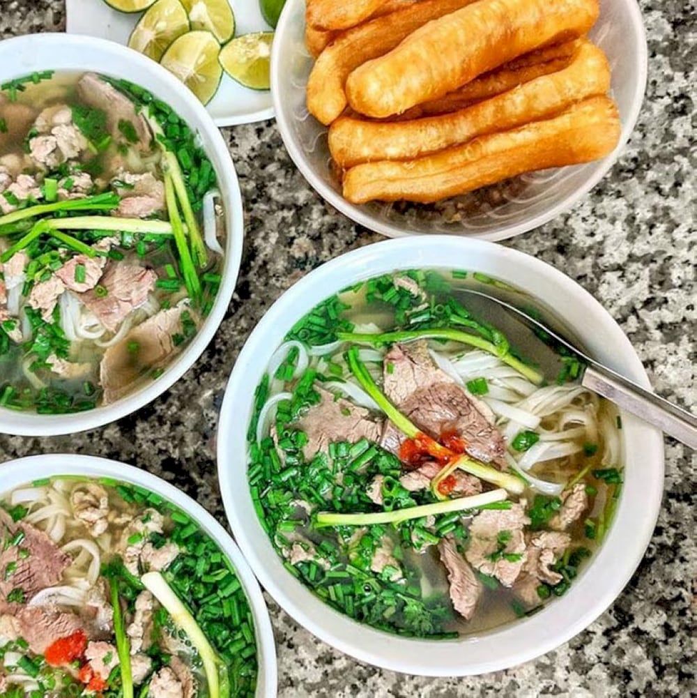 Pho Suong is tasty, the broth is fragrant, and the beef is rich in flavor