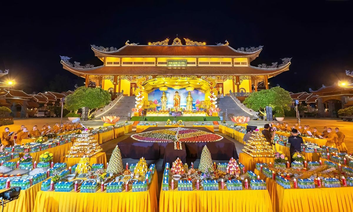 KIẾN TRÚC TÂM LINH ĐẶC SẮC TẠI NGÔI CHÙA BA VÀNG QUẢNG NINH