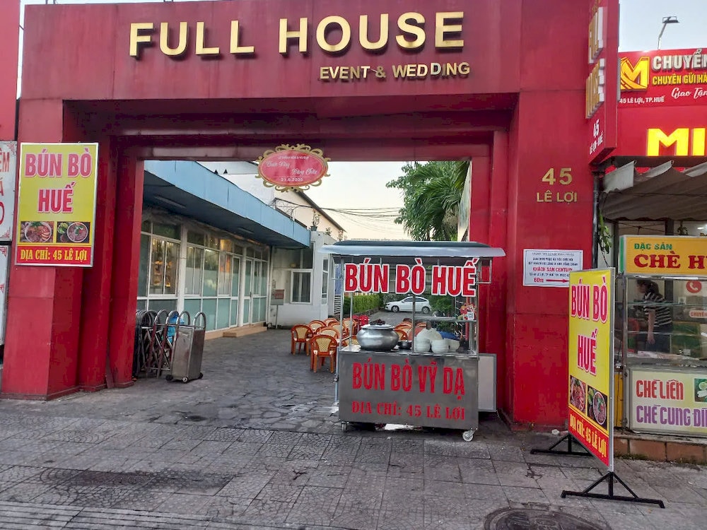 Bun bo Hue Full House is a spacious eatery that brings a contemporary twist to the traditional dish