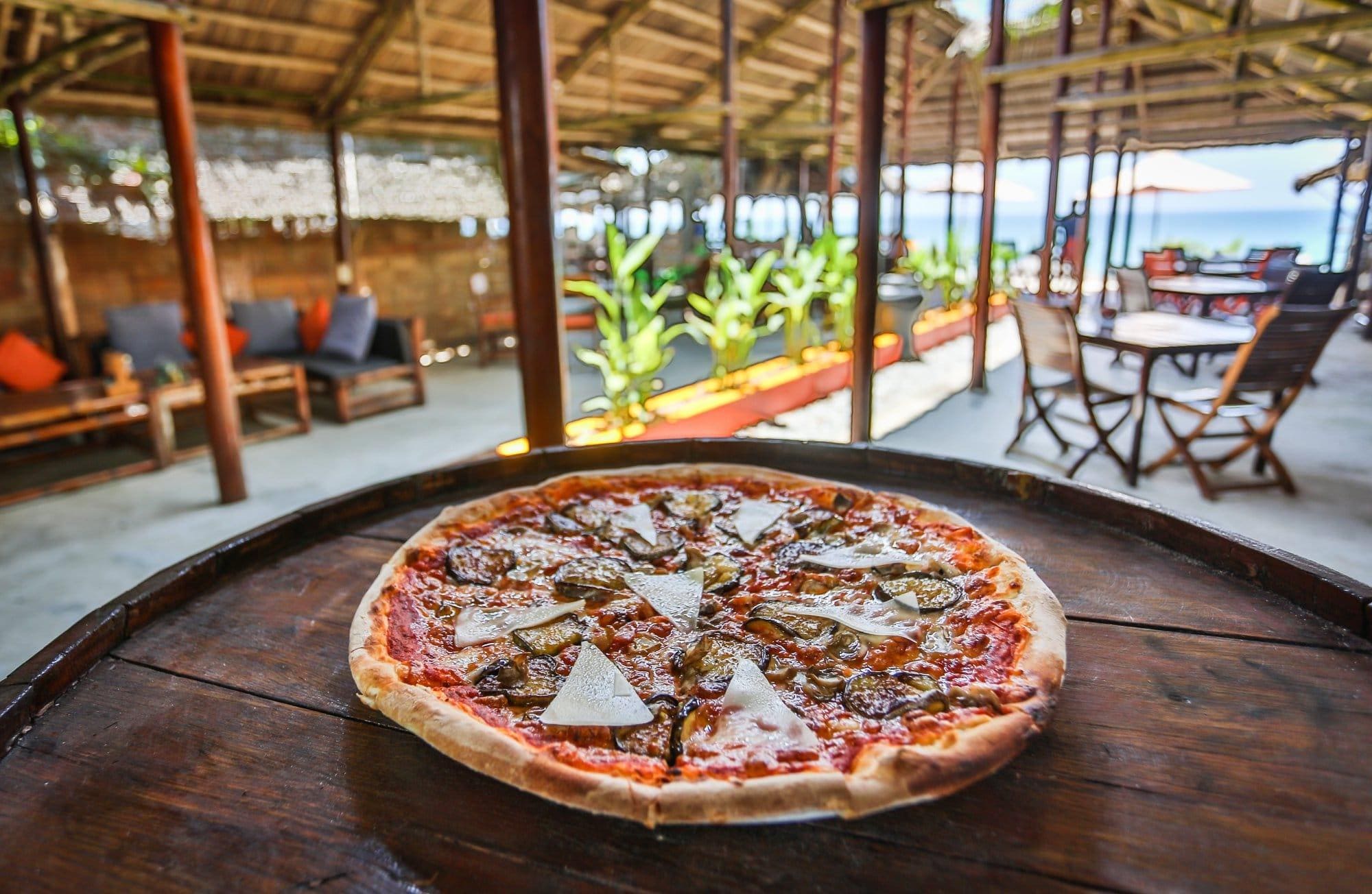 Luna d'Autunno stands out for its wood-fired oven and classic Southern Italian recipes 