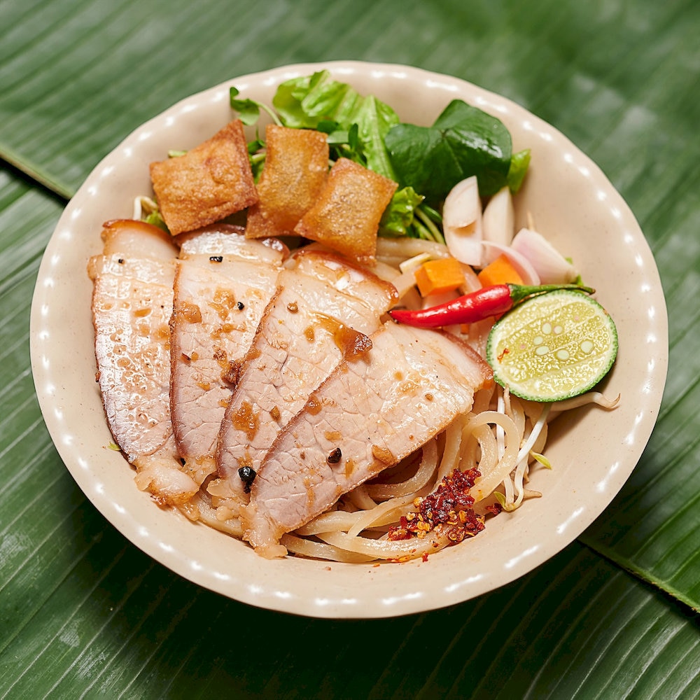 Diners often praise its balance of textures and say it’s one of the most iconic bowls of Cao Lau in town