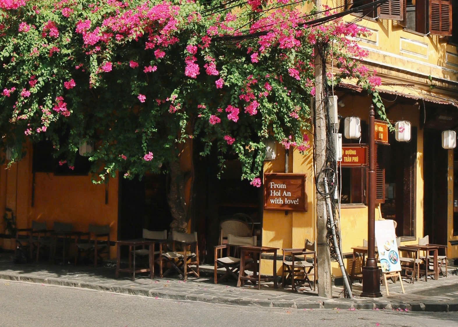 Các quán cafe đậm chất Hội An là điểm check in được giới trẻ yêu thích