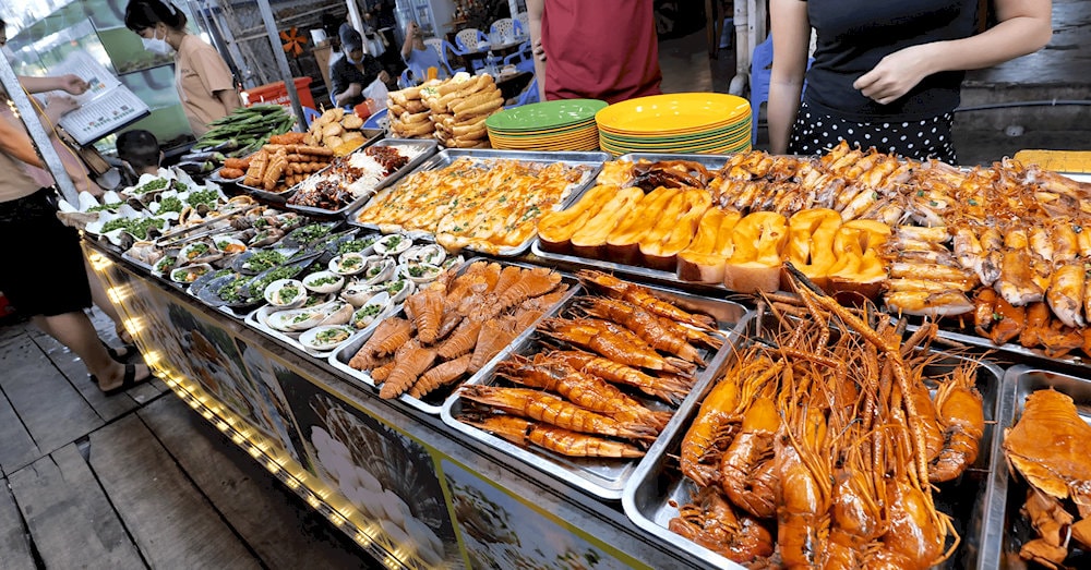 A shopping and dining paradise 