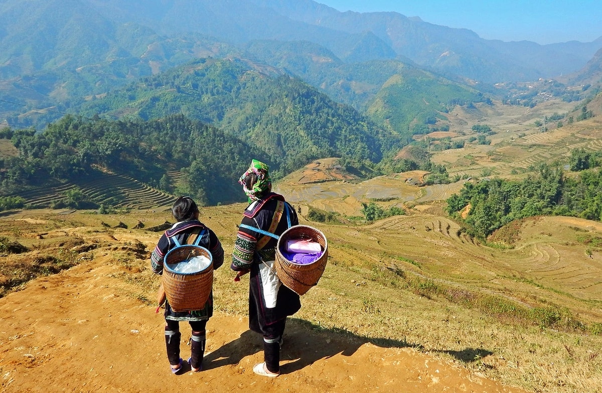 In Sapa, the daily life of ethnic minorities unfolds with timeless beauty, hand-weaving fabrics, tending rice terraces, and carrying tradition in every step