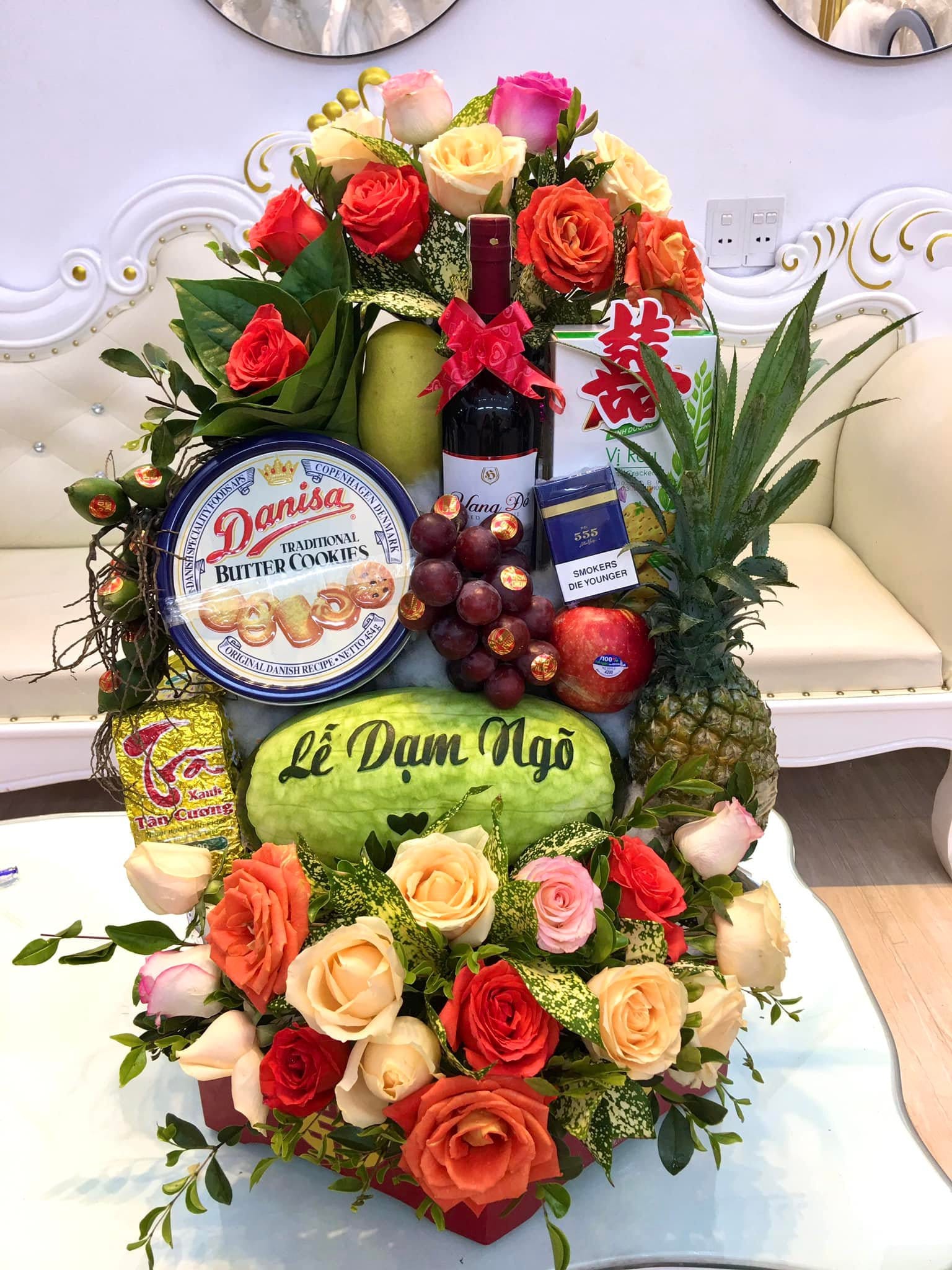 A well-prepared gift basket should be brought by the groom-to-be to the house of the bride-to-be