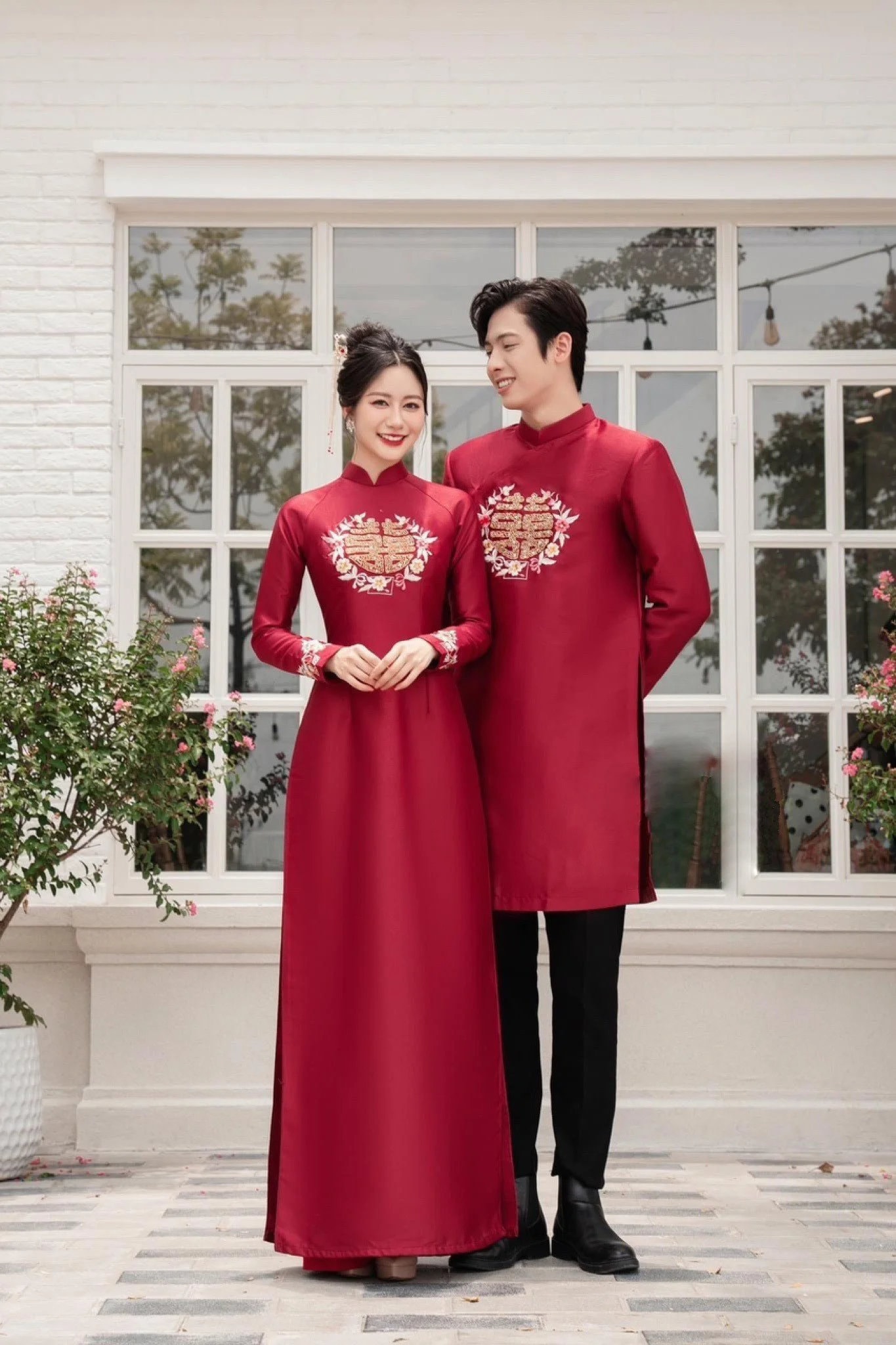 Ao Dai is an important piece in Vietnamese wedding costumes