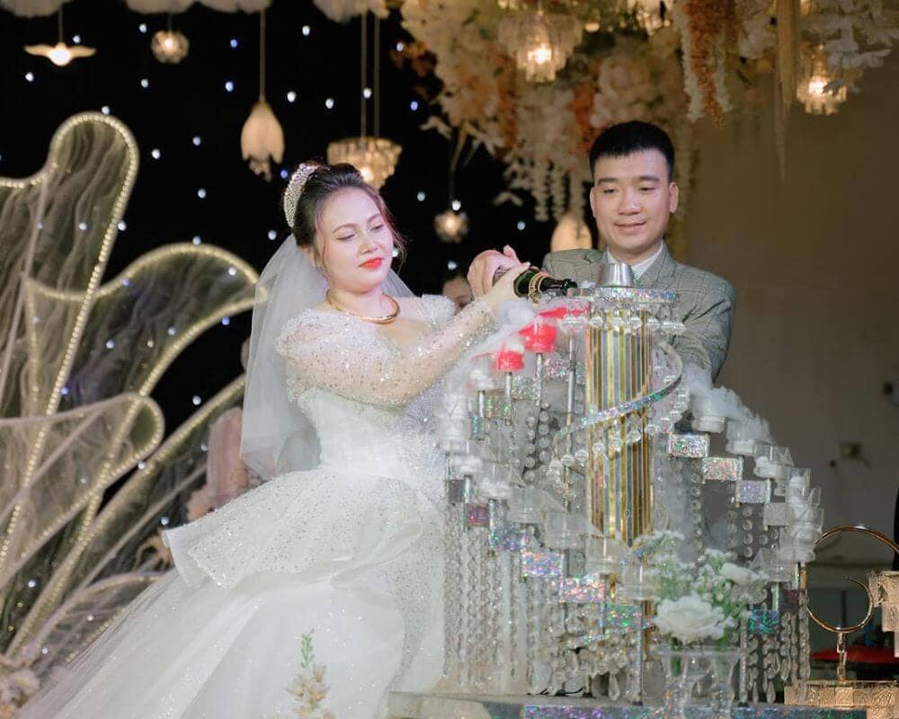 The wedding reception is a modern touch comparing to the traditional Vietnamese weddings