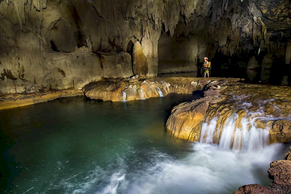 The majestic beauty of Tu Lan Cave
