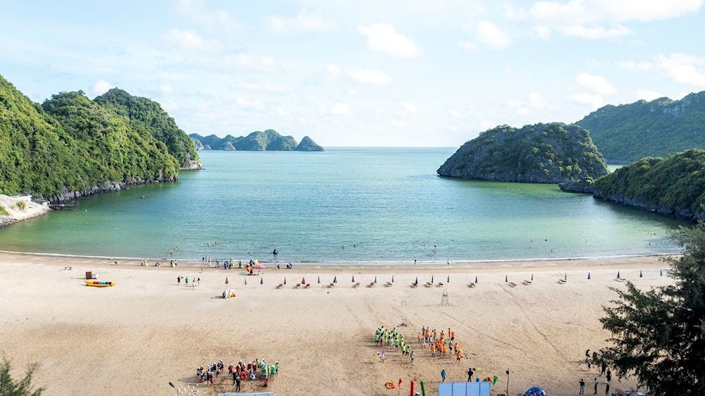 Avoid midday (11:00 AM – 2:00 PM) during the summer, as the sun can be quite intense 