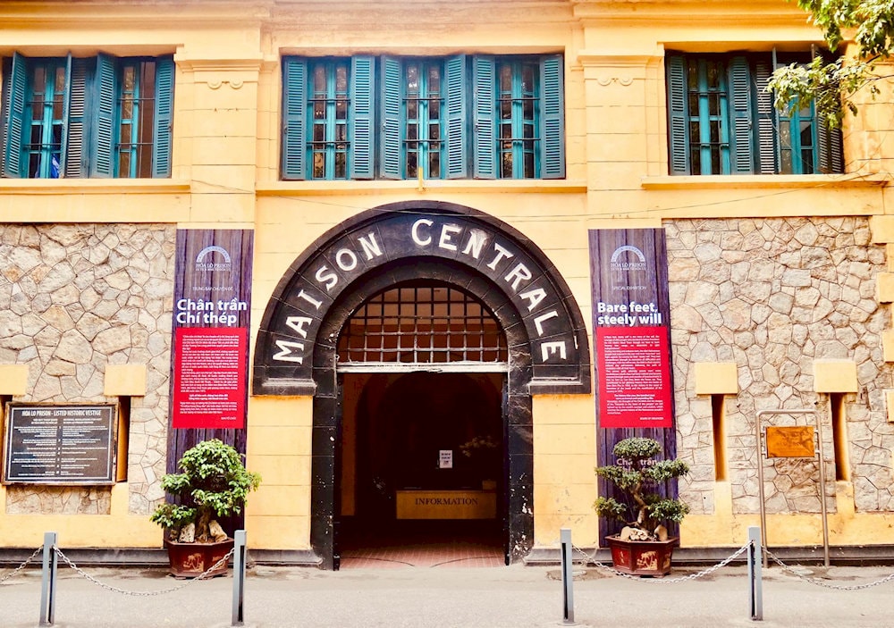 You can join in the Night Tour of Hoa Lo Prison for an unique experience