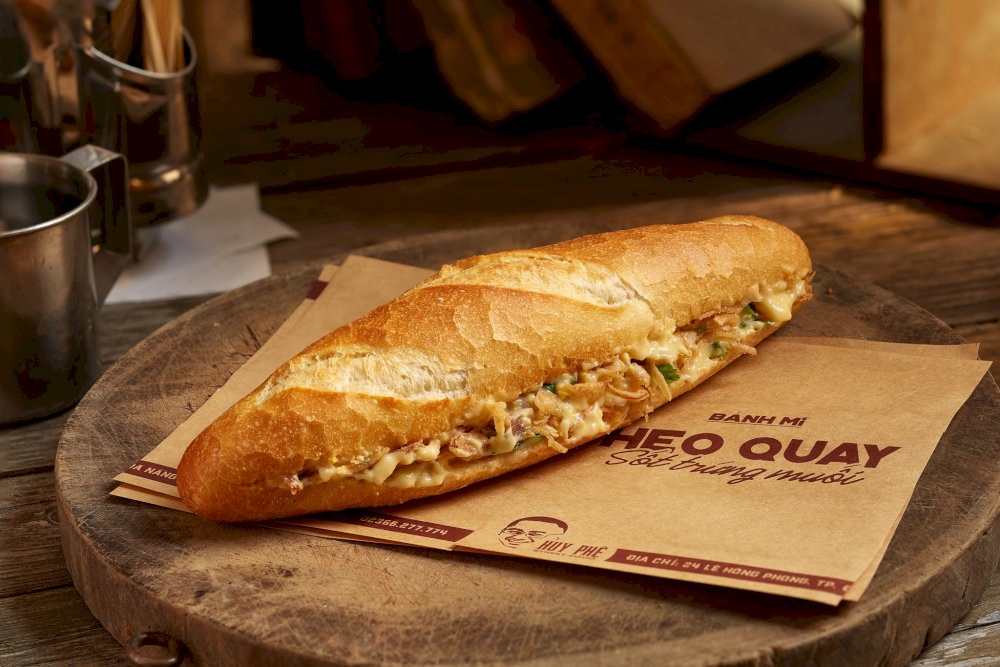 Huy Phe salted egg sauce bread has a new flavor