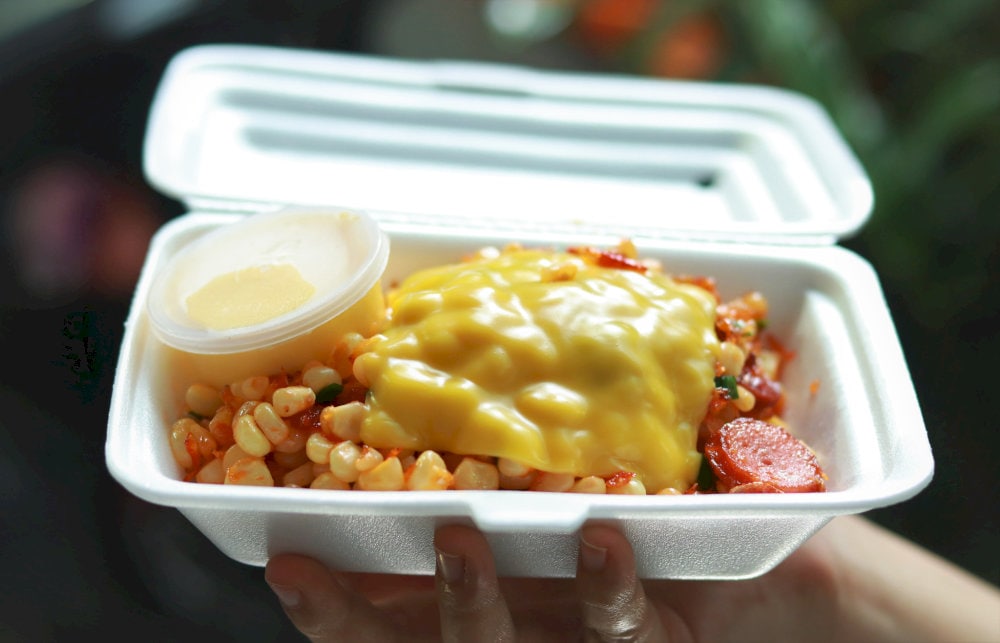 달콤한 옥수수 볶음은 간단하고 고소하며 맛있는 맛입니다 