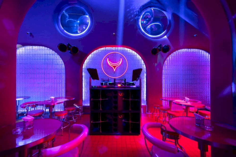 사이공의 야형 인간이 모여 거리를 끝없는 축제의 즐거움으로 바꾸는 장소입니다