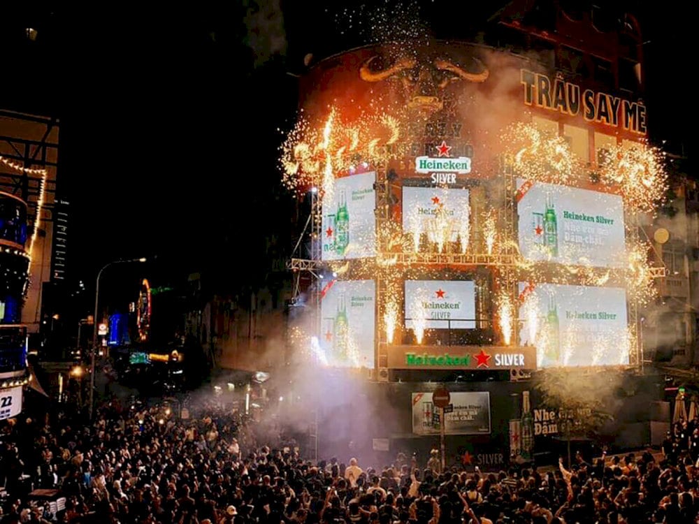 호치민시의 상쾌한 밤문화에 정말로 몰두할 수 있습니다.