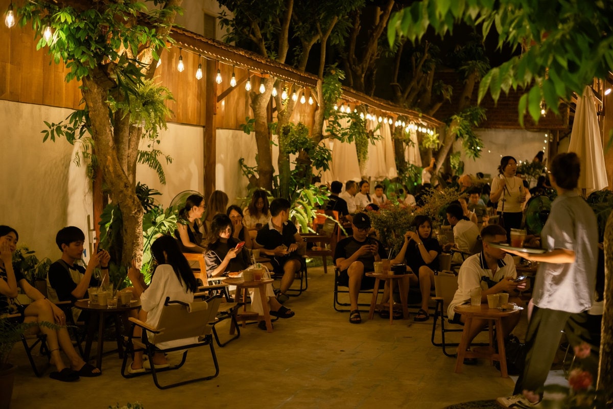 Trinh cafe has a spacious space, an ideal place to gather with friends 