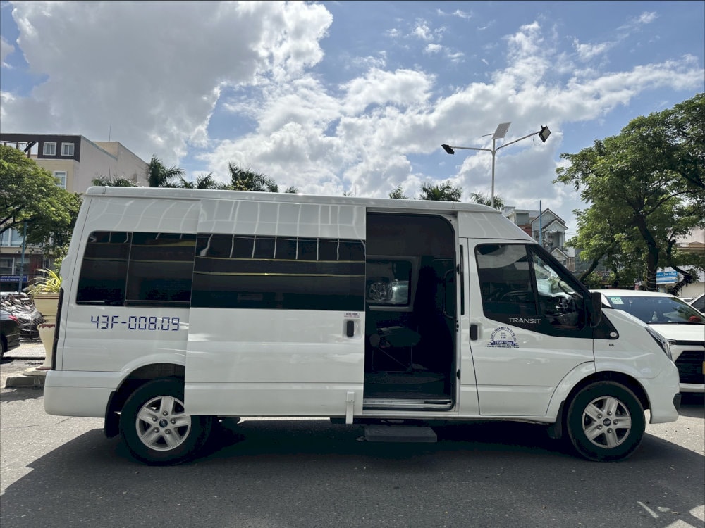 Shuttle bus is an ideal choice for those who want to travel from Danang to Hoi An comfortably and on time