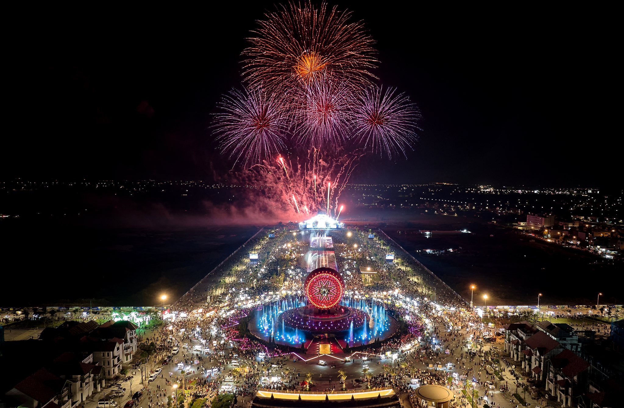 Buổi tối, bạn có thể thưởng thức nhạc nước