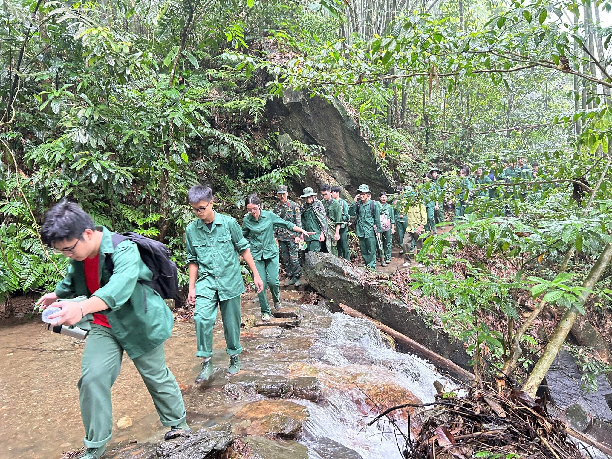 Khách du lịch đam mê trekking