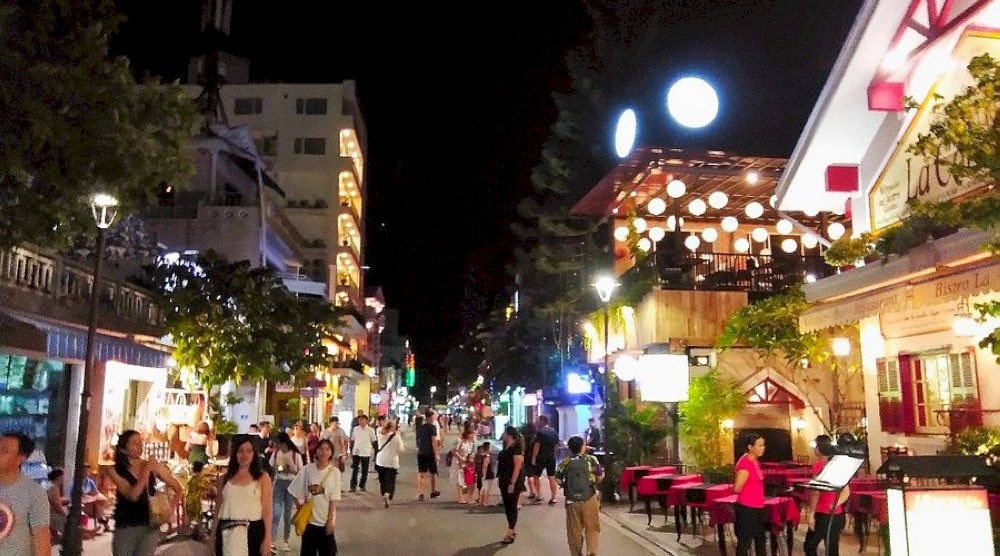 Nguyen Dinh Chieu Walking Street at night offers a unique blend of cultural experiences, delicious cuisine, and vibrant entertainment