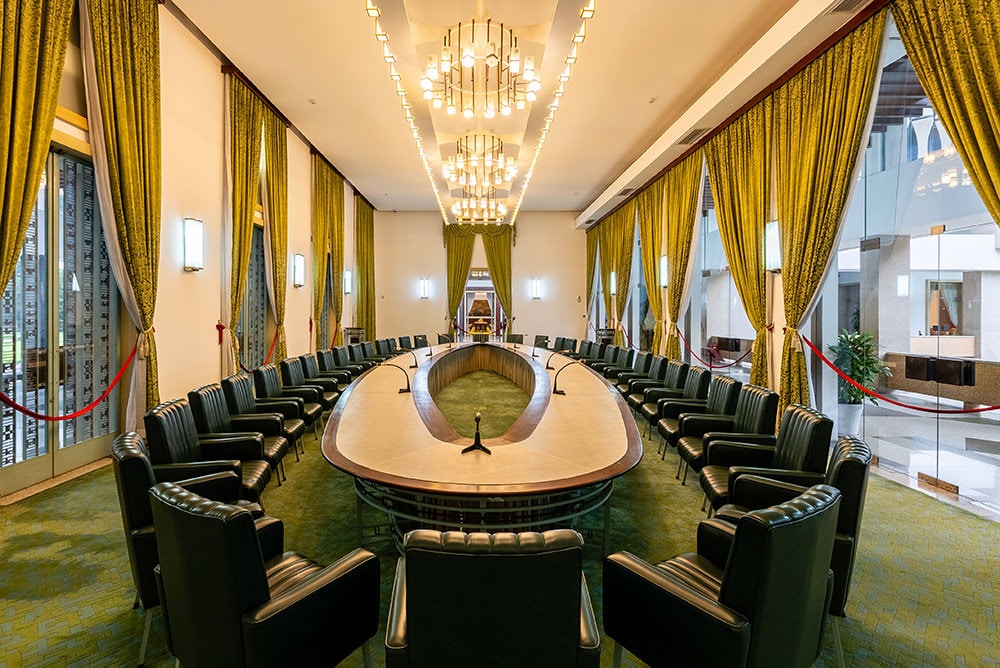 The meeting table in the Cabinet Room