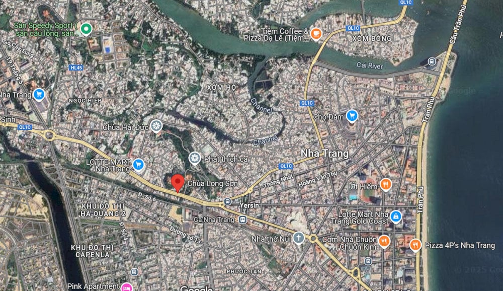 Long Son Pagoda is nestled at the foot of Trai Thuy Mountain, right in the heart of Nha Trang City