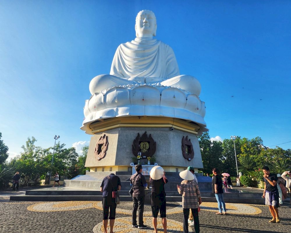 Long Son Pagoda is open all day with free admission
