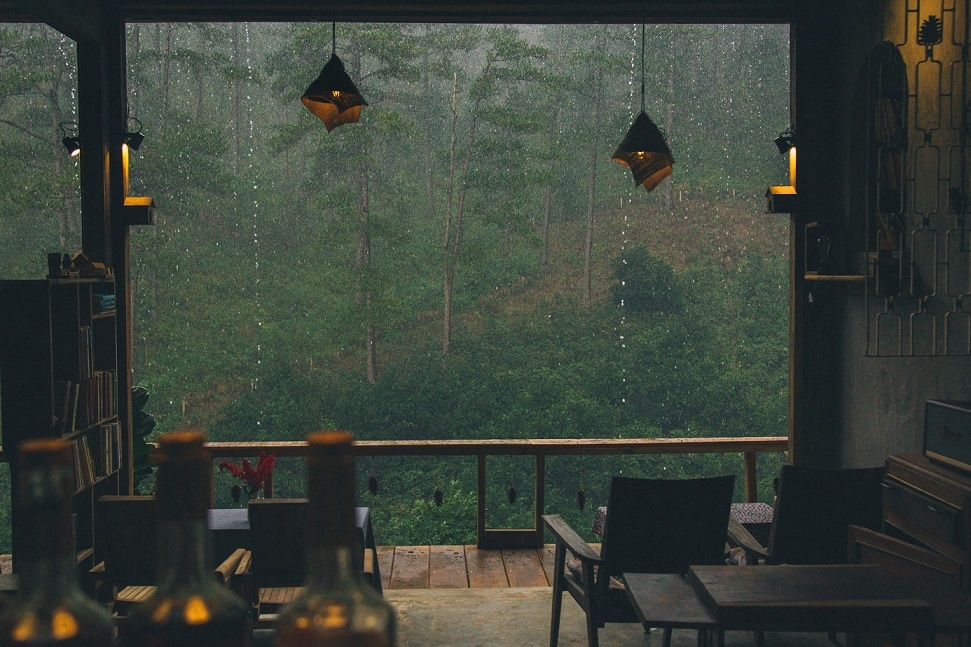 If travel to Da Lat on rainy days, visitors can spend a lazy day sitting by the window watching the rain