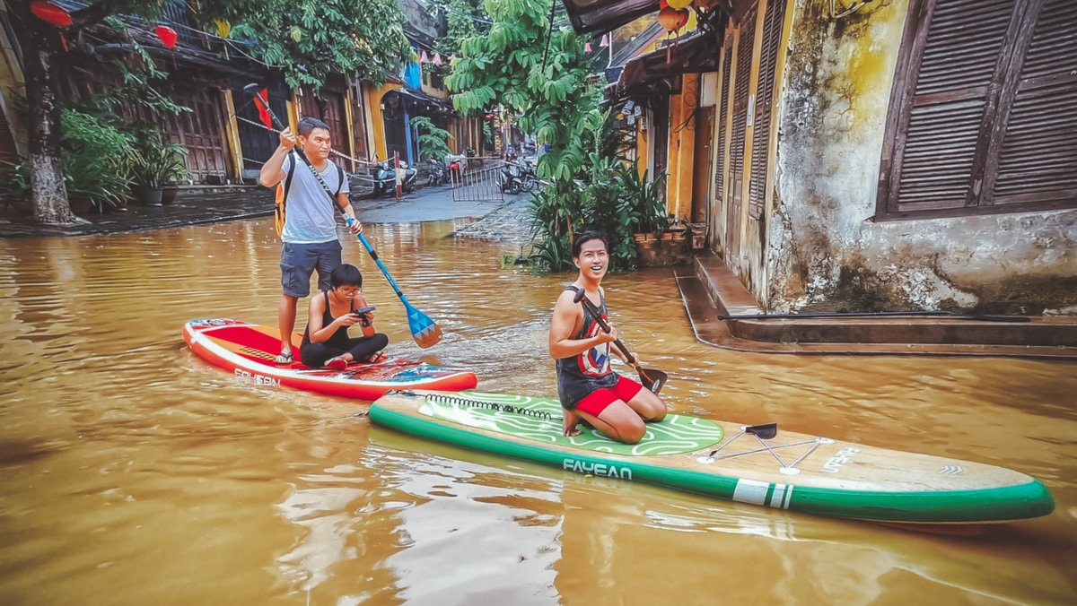 Wearing flip-flops and rowing a SUP around the old town is an interesting experience only available in Hoi An during the monsoon season