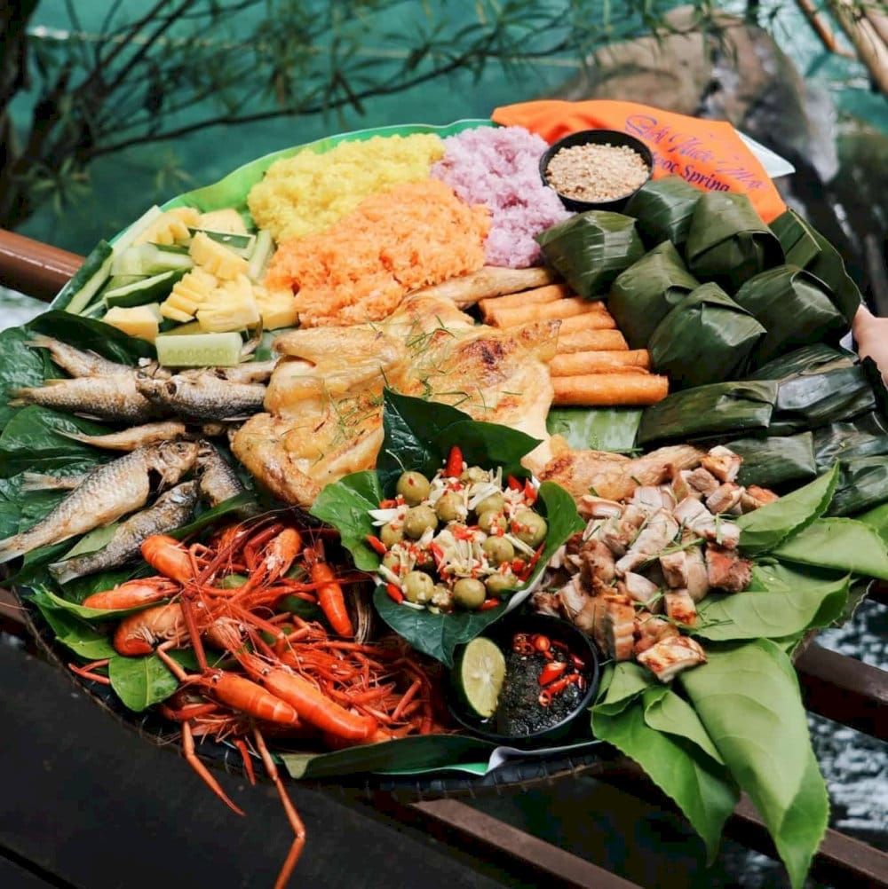 Enjoying a meal beside the spring enhances both the sensory and cultural dimensions of your visit