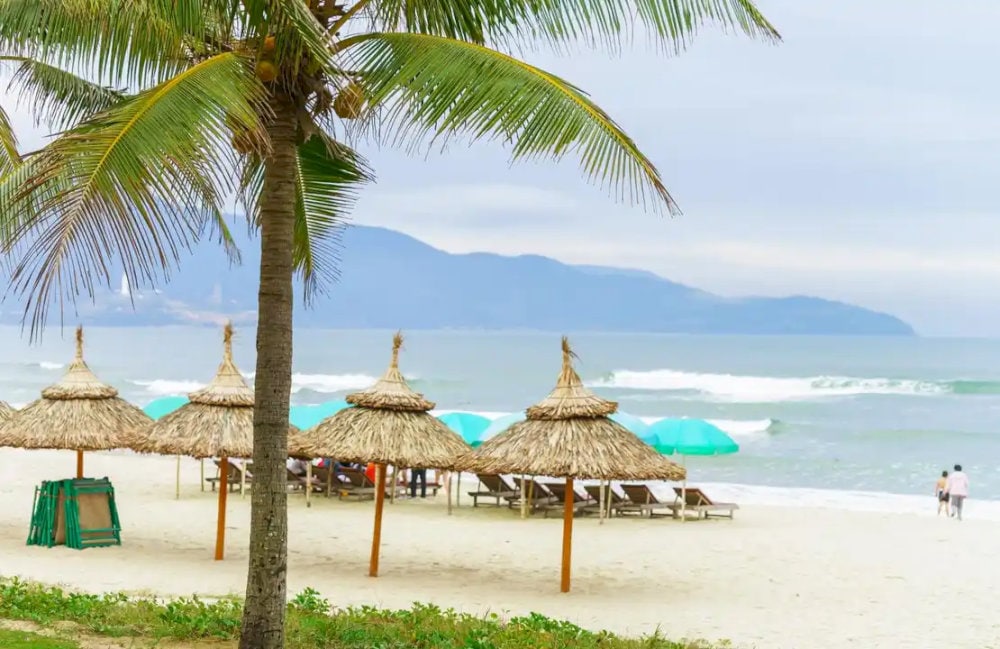 Tourists should avoid swimming at the beach during midday to prevent heatstroke
