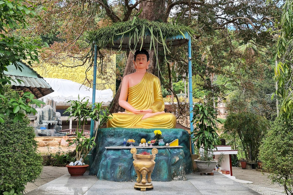This space often becomes a quiet retreat for visitors who wish to reflect, offer prayers, or simply take in the peaceful atmosphere