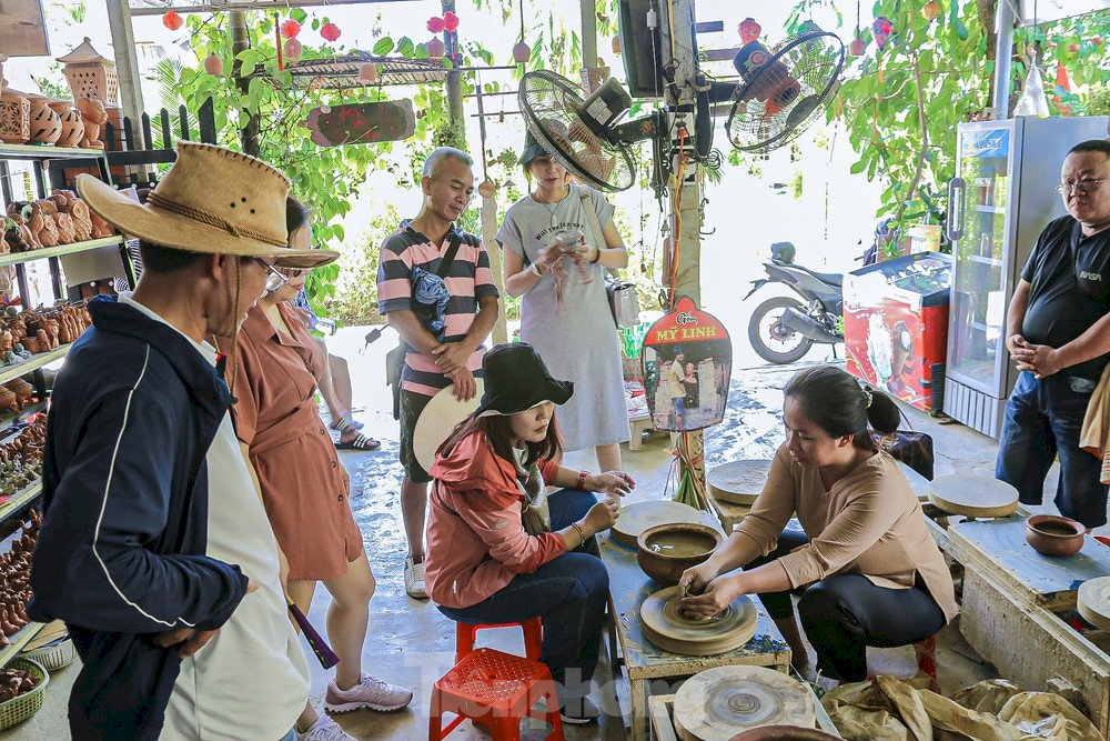 Visitors enjoy creating their own pottery products to take home as meaningful souvenirs