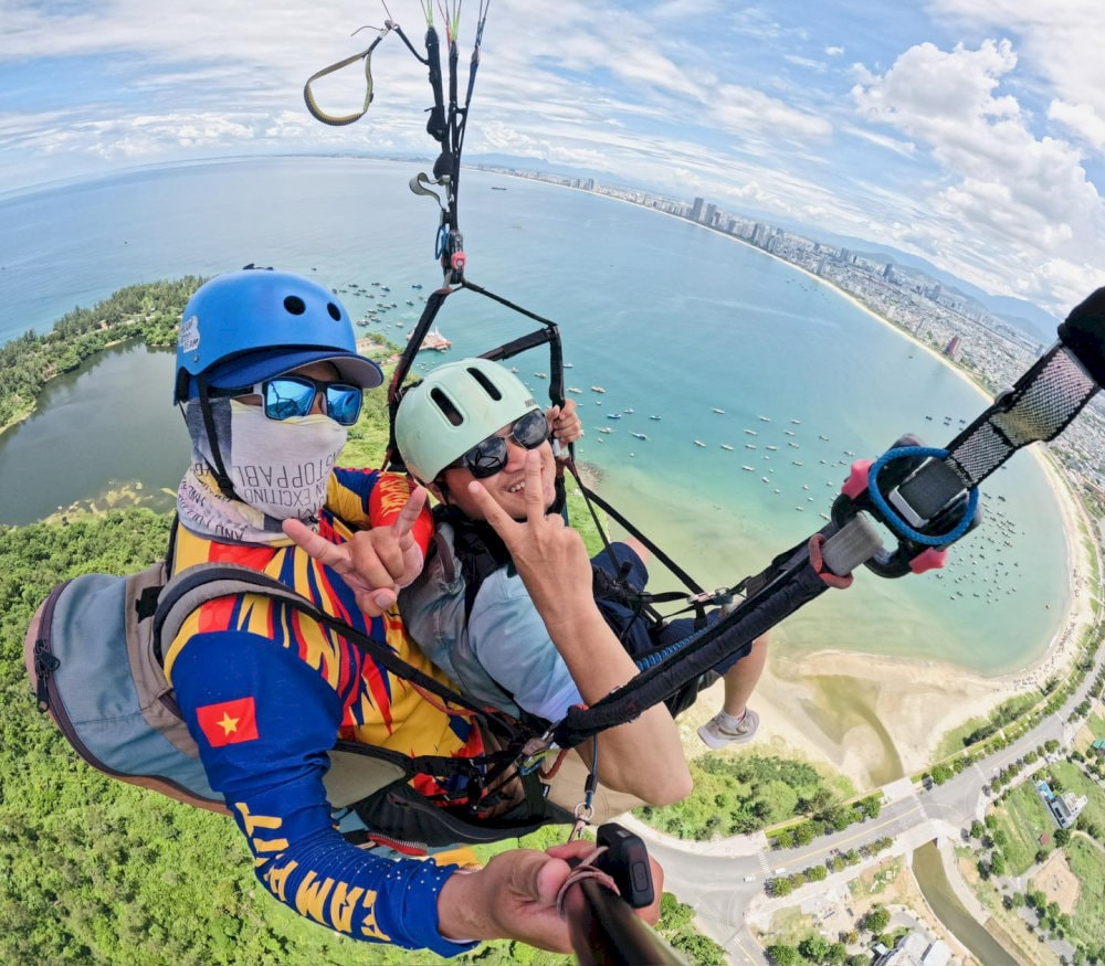 A unique experience called Paragliding offers panoramic views of My Khe Beach and Danang City from above