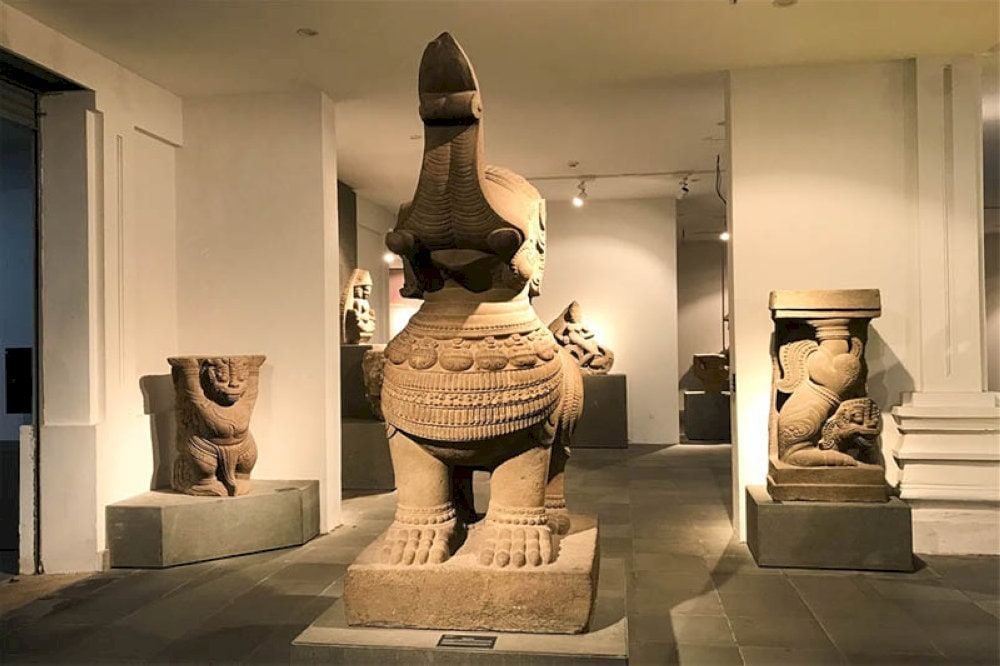 The unique atmosphere of the Cham Museum, with bas-reliefs reflecting ancient Champa culture