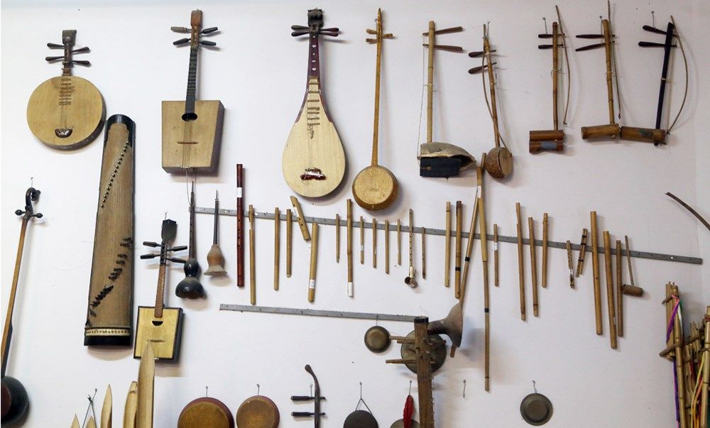 Four main categories of traditional Vietnamese instruments with examples
