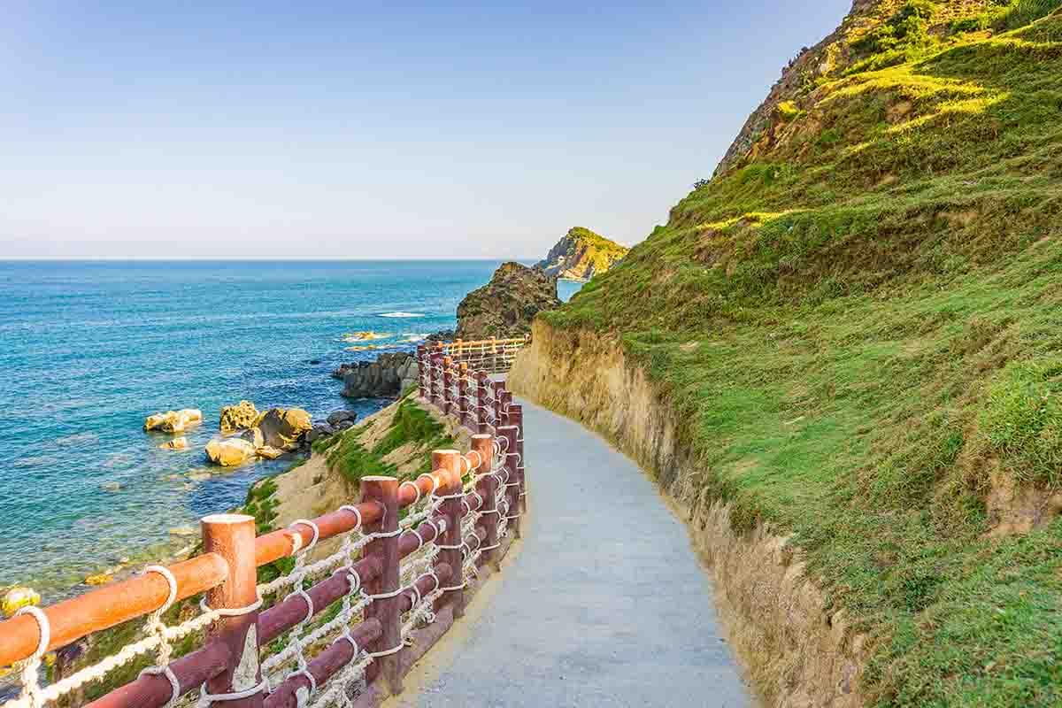 The optimal time to visit is from January to August, when skies are clear and the sea is tranquil 