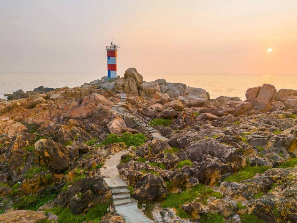 Đường lên Hải đăng Gành đèn