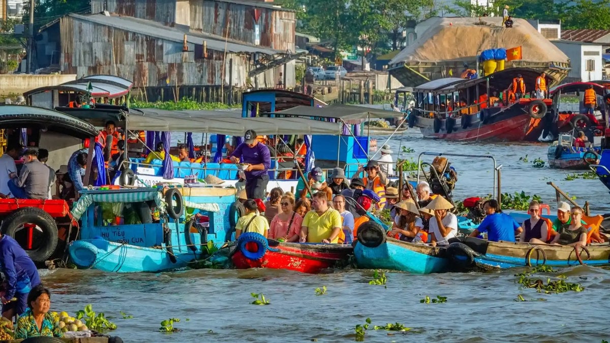 Chợ nổi Phong Điền 