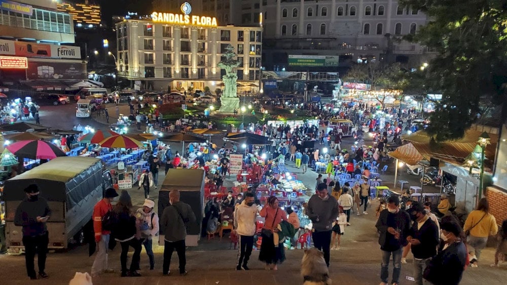 Chợ đêm Đà Lạt hoạt động đông đúc nhất từ 19:00