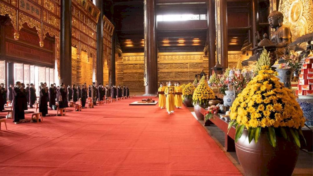 Dâng hương, lễ bái, cầu an