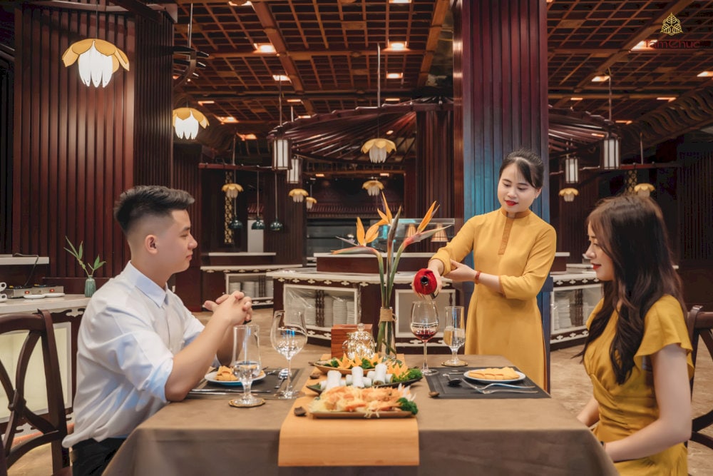 Bạn có thể đến nhà hàng tại tầng 1