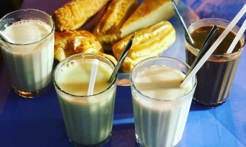 Sữa hạt nóng hổi, thơm ngon có thể dễ dàng tìm thấy tại dọc các con đường hoặc khu vực chợ đêm Đà Lạt