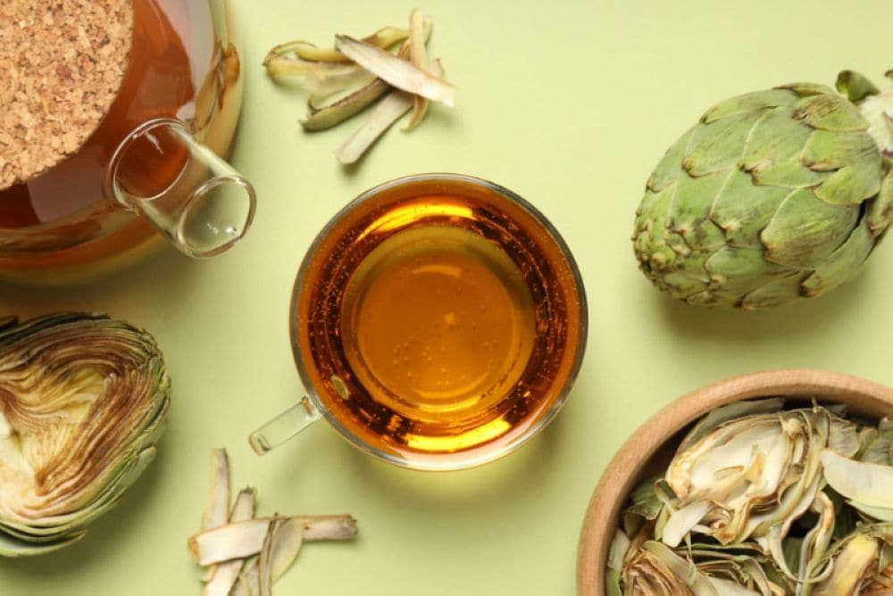 Trà Đà Lạt được chế biến từ những búp trà non và thảo dược giàu dinh dưỡng, nổi bật là trà Atiso, trà ô long