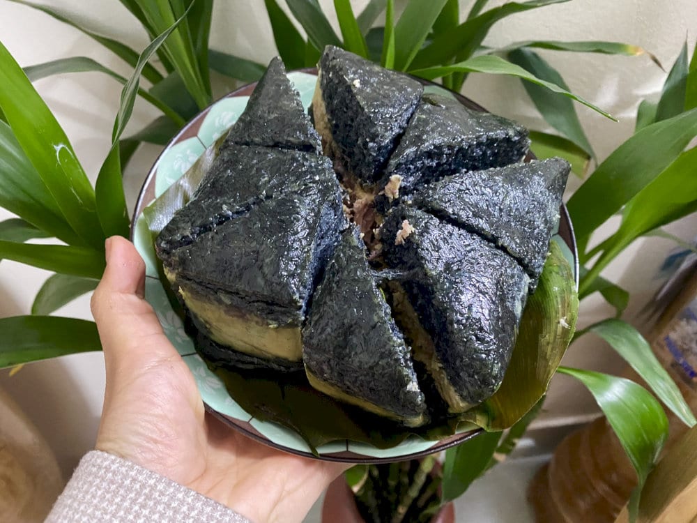 Bánh chưng đen