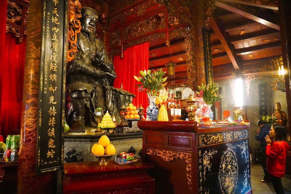 Pho tượng đồng đen Huyền Thiên Trấn Vũ