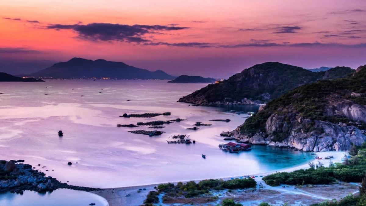 Đảo Bình Ba với những bãi biển đẹp và cát trắng mịn.